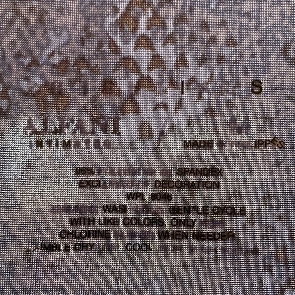 Alfani essential v neck size M - Picture 3 of 7